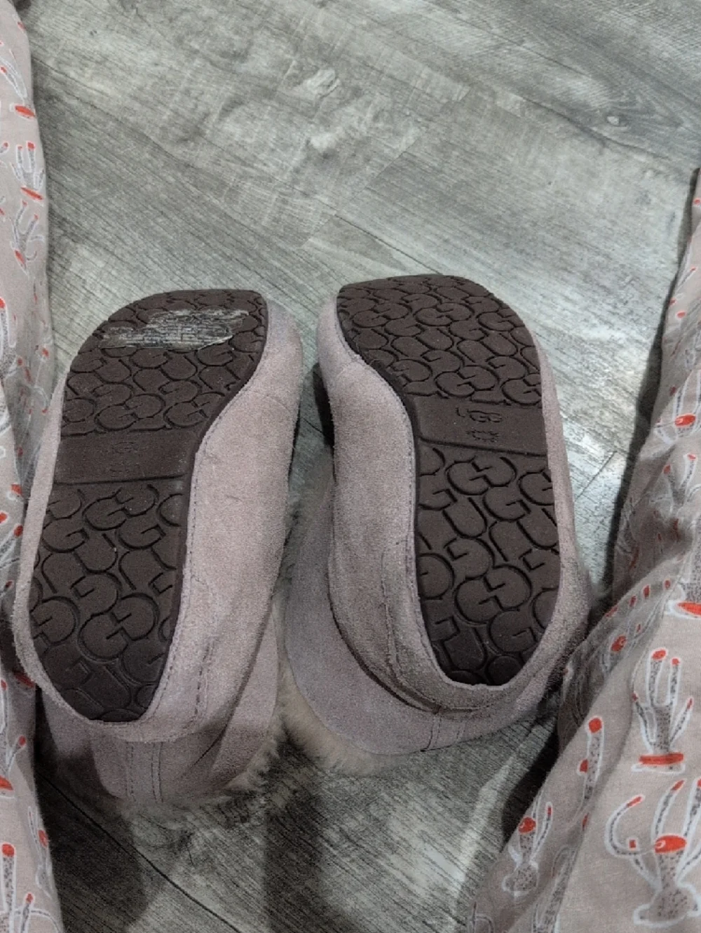 UGG Kids Alena Suede Moccasin Slippers in Dusty Rose/ Tan Size 4